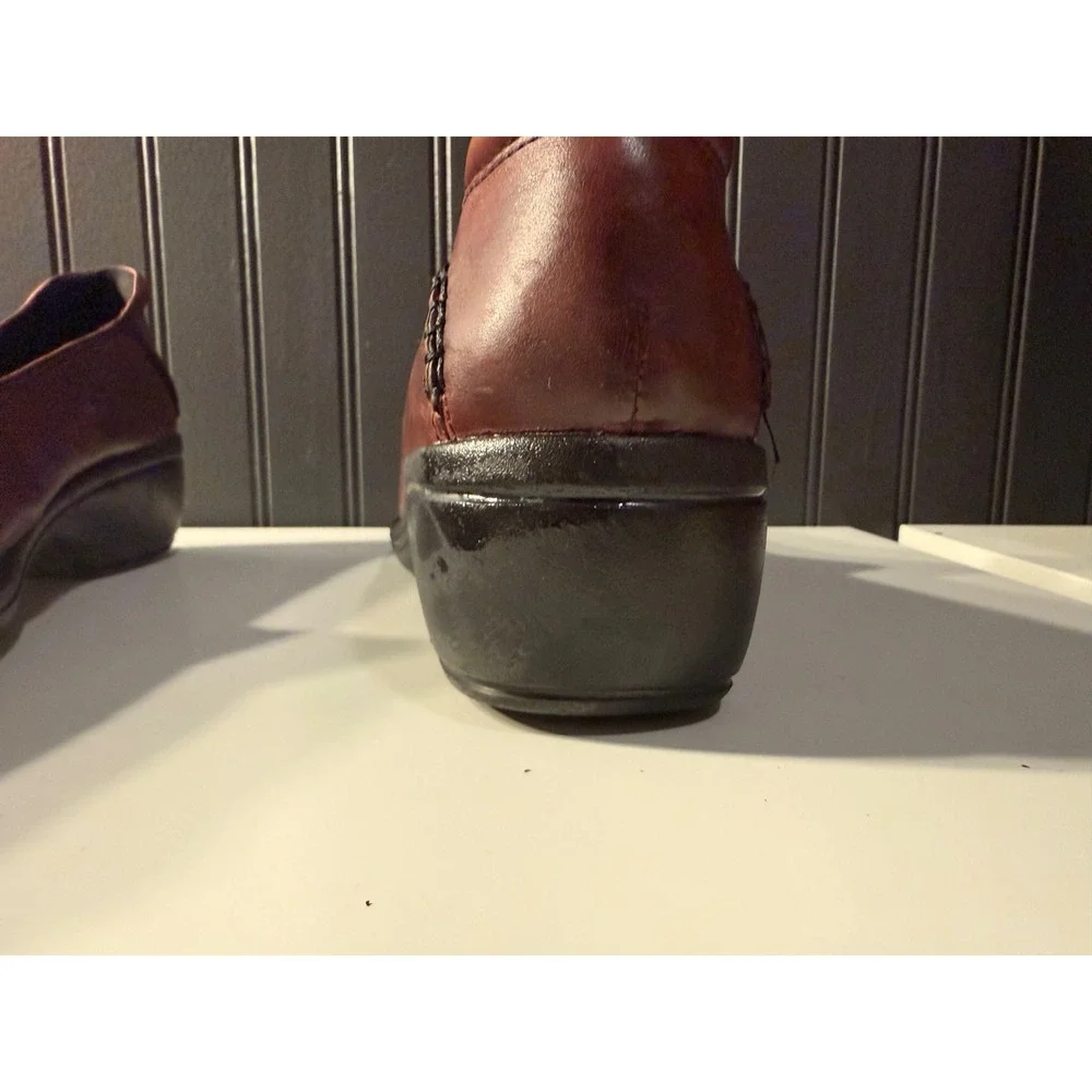 Clark's burgundy  women' platform shoes